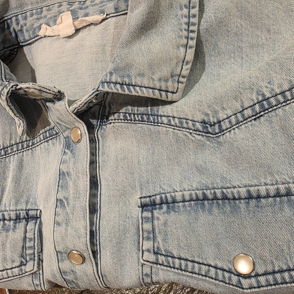 Jane & Delancey Light Wash Denim Button(snap)-Up Shirt. Sz Small. - Picture 3 of 8